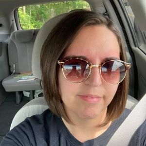 Meet your Posher, Julie